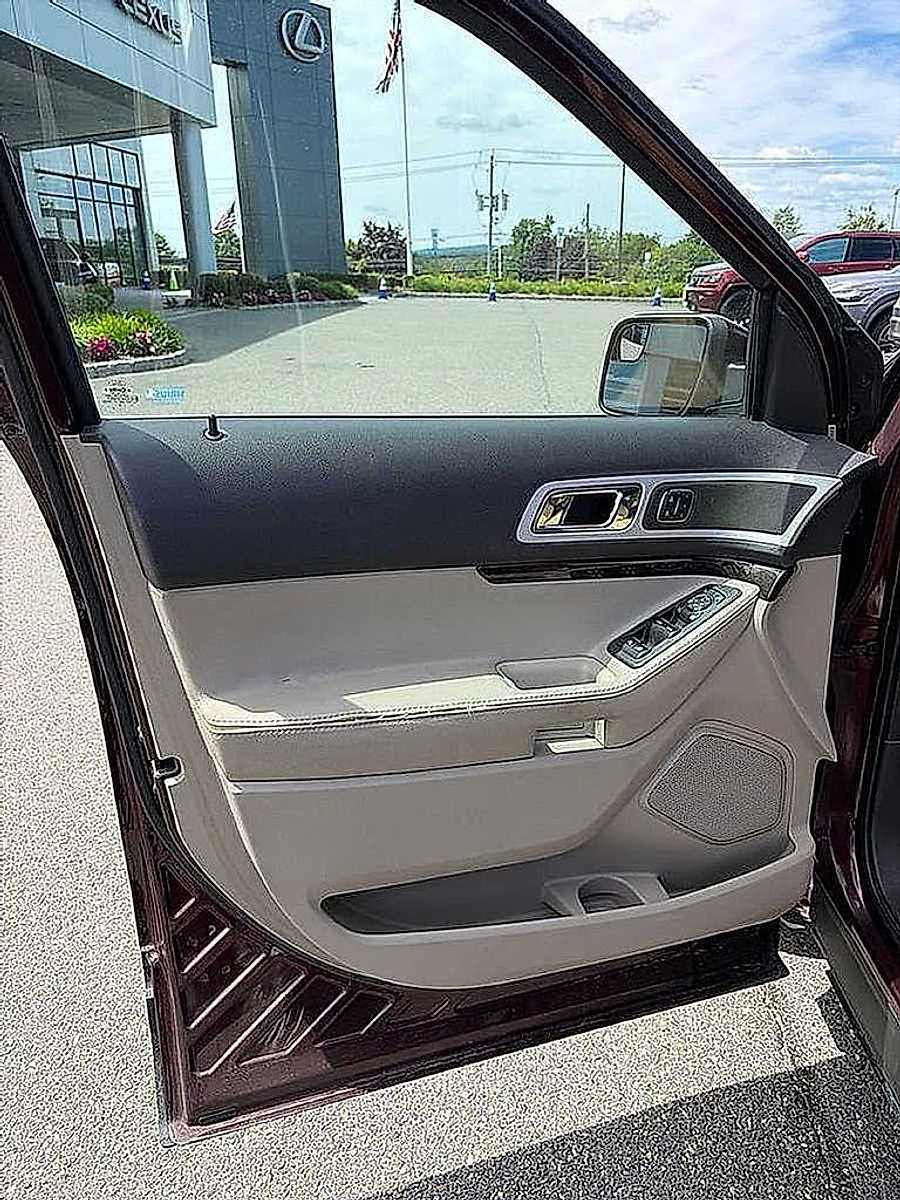 Thumbnail: 2011 Ford Explorer - 5