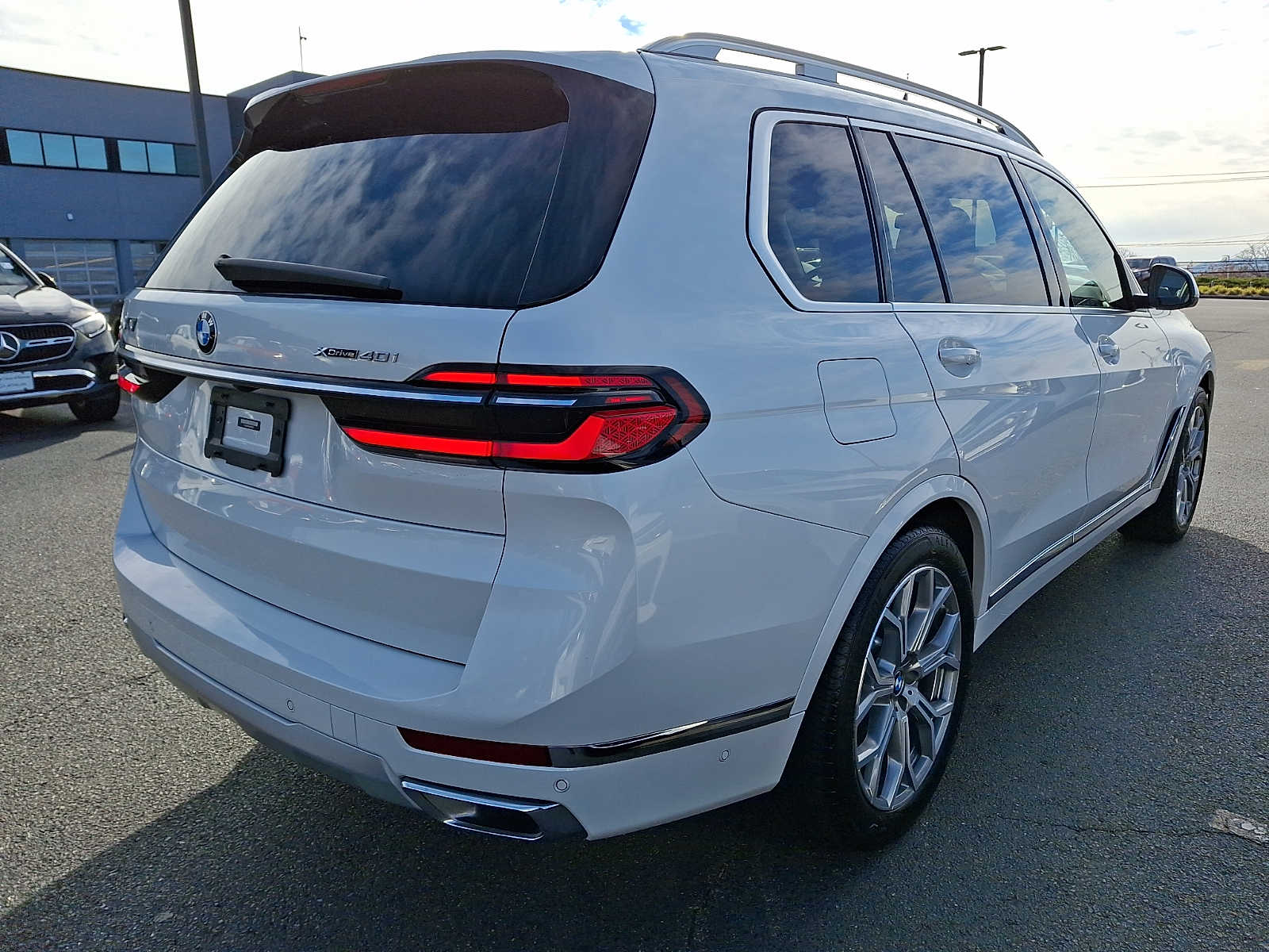 Thumbnail: 2023 BMW X7 - 4
