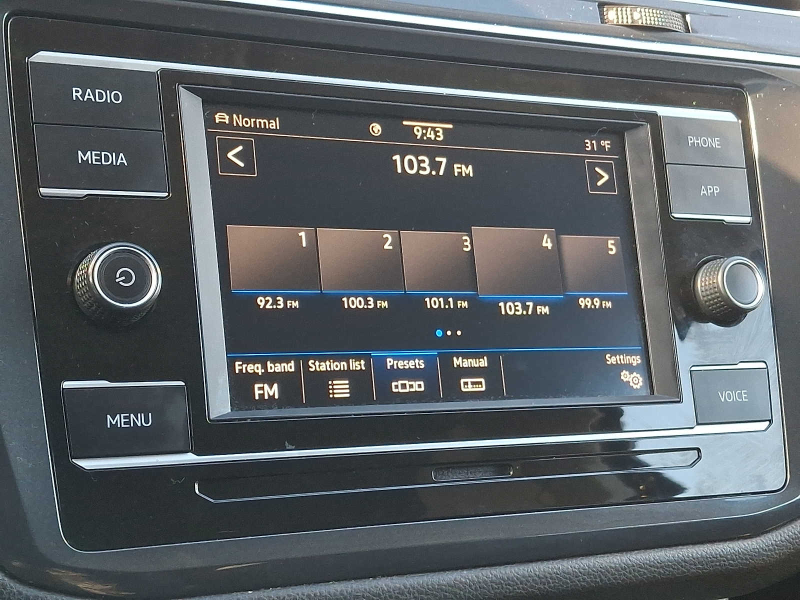 Thumbnail: 2022 Volkswagen Tiguan - 13