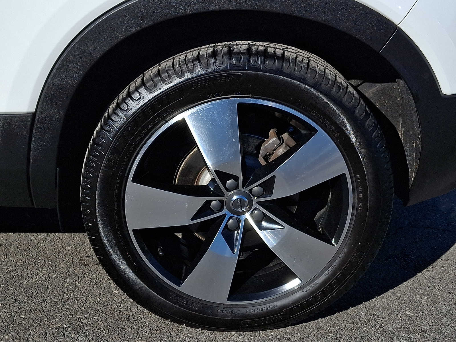 Thumbnail: 2019 Volvo XC40 - 6