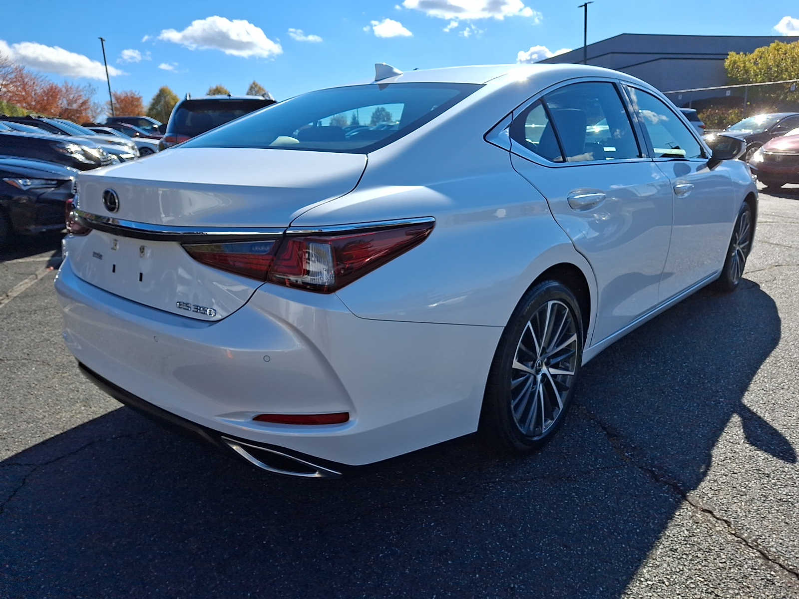 Thumbnail: 2024 Lexus ES - 4