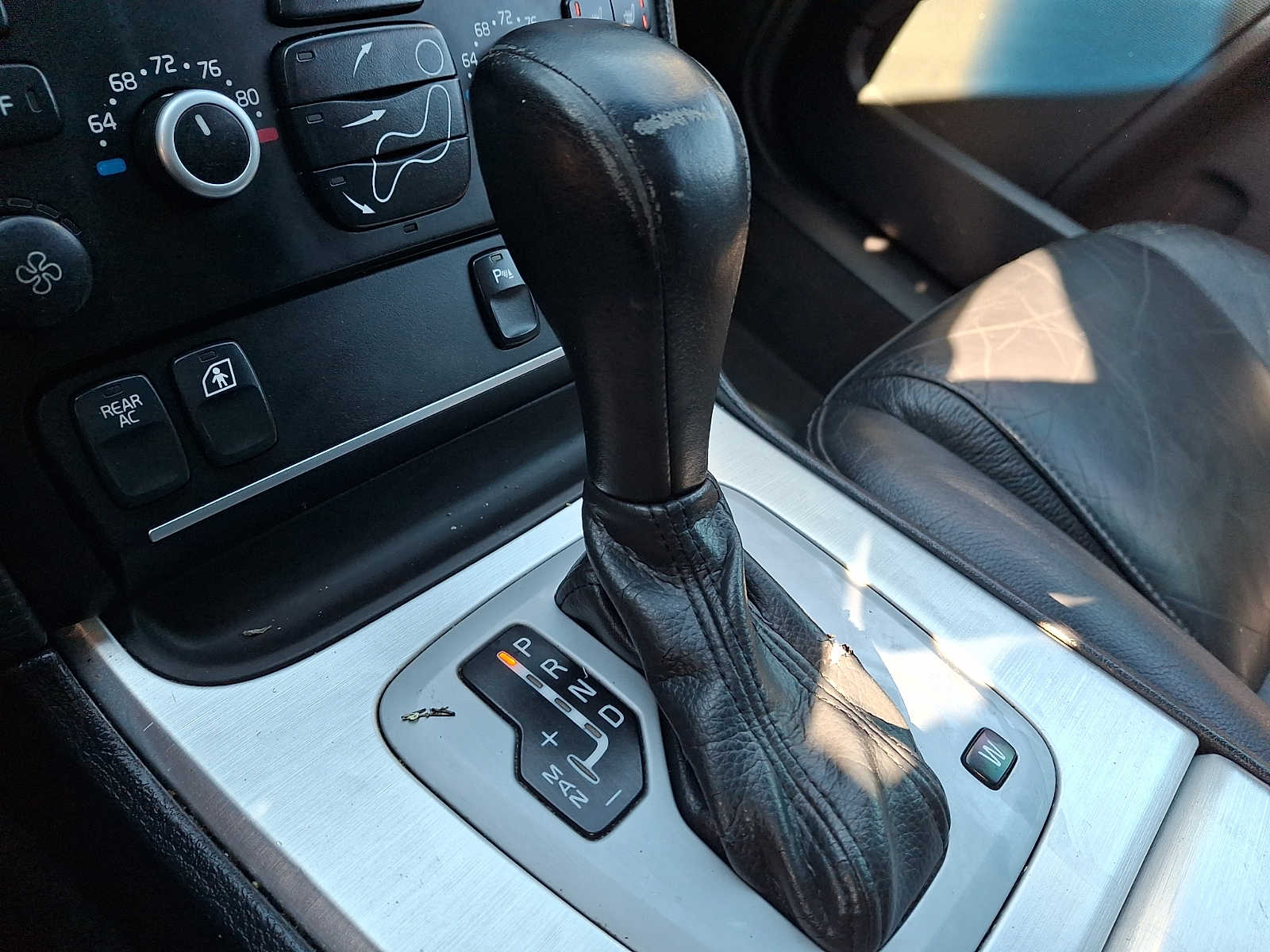 Thumbnail: 2013 Volvo XC90 - 14