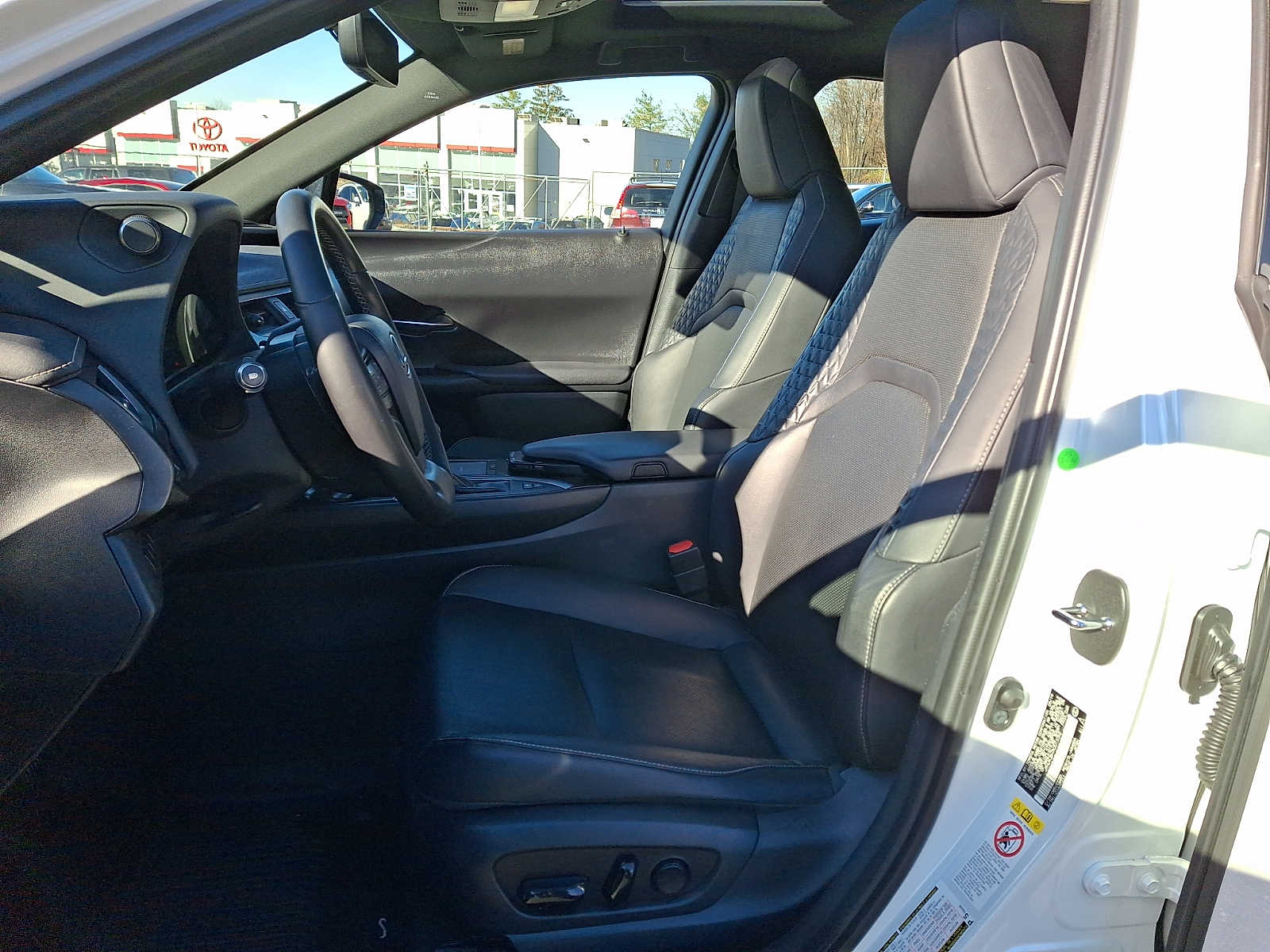 Thumbnail: 2019 Lexus UX - 10