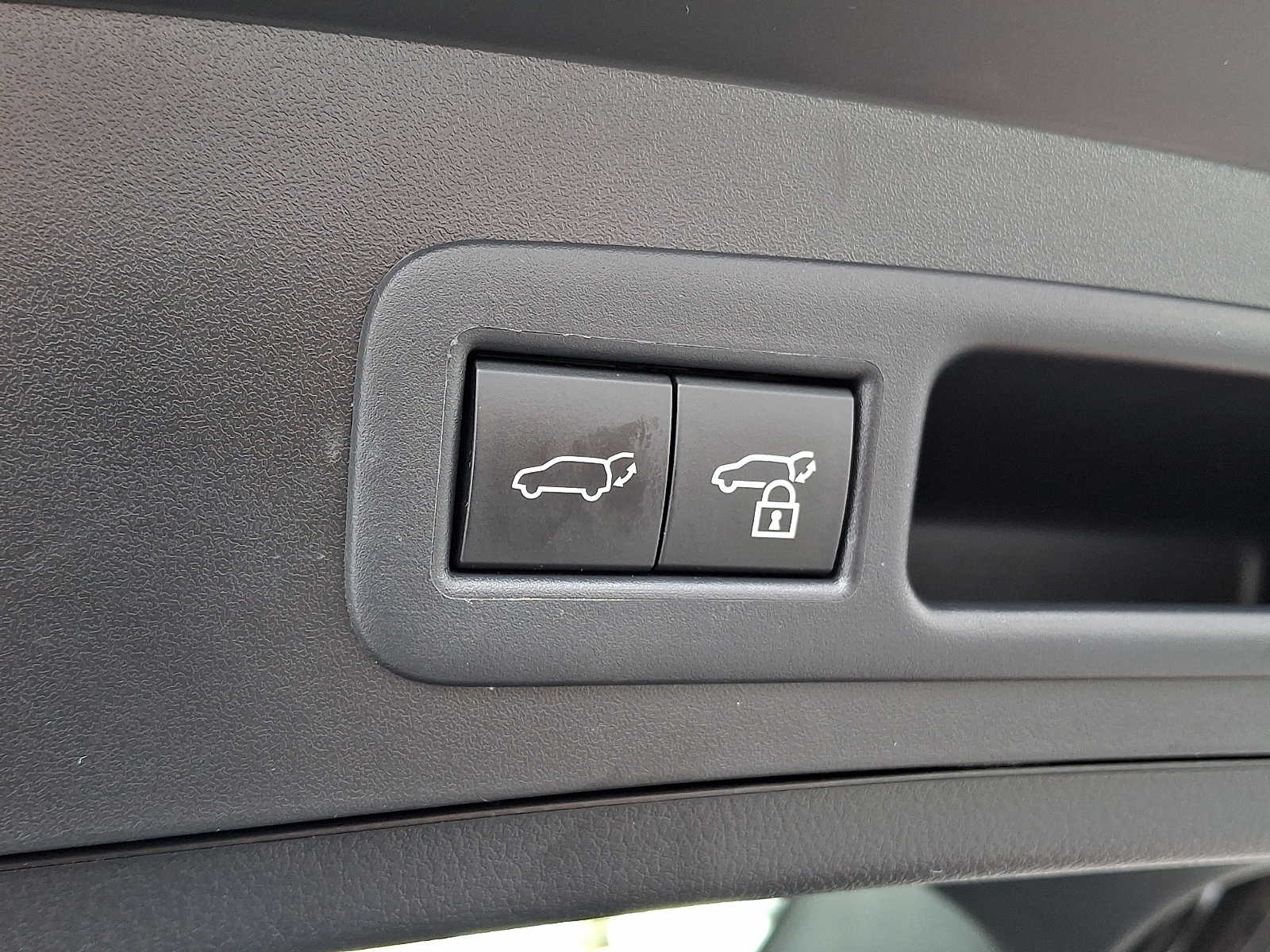 Thumbnail: 2023 Lexus UX - 28