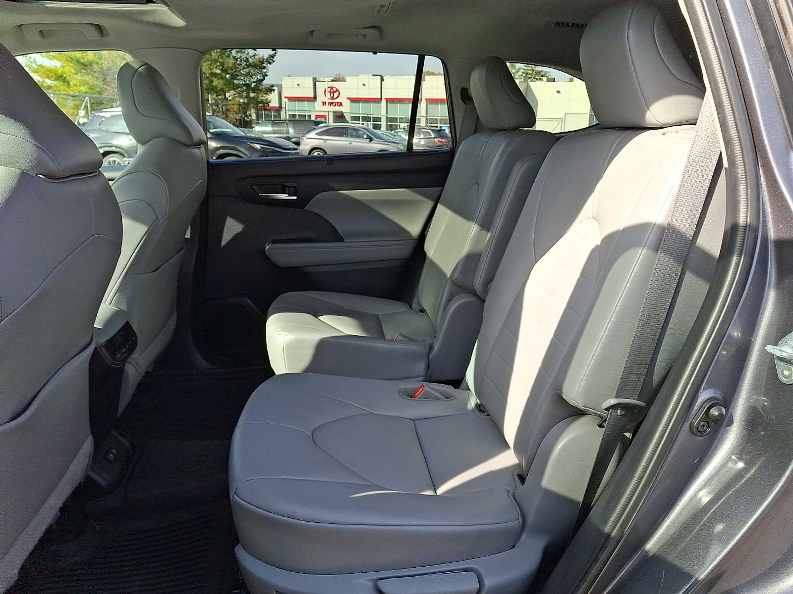 Thumbnail: 2021 Toyota Highlander - 8