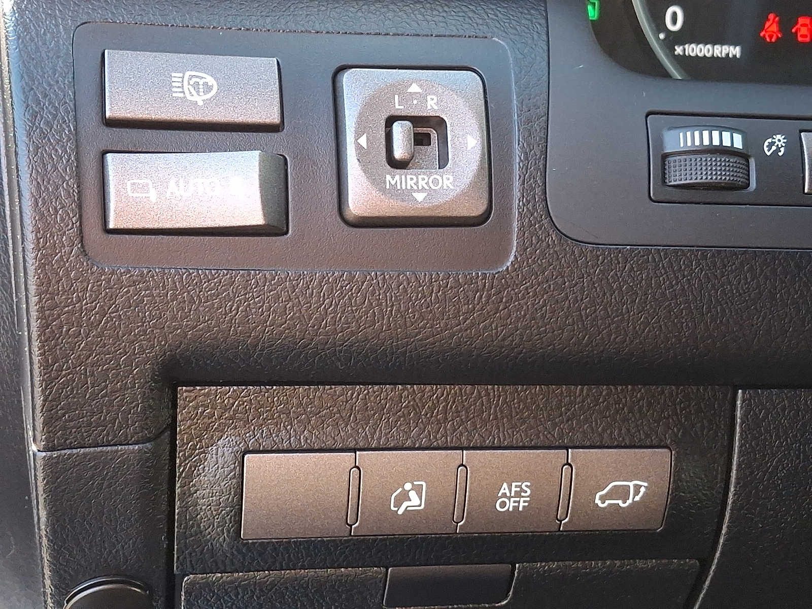 Thumbnail: 2011 Lexus LX - 26