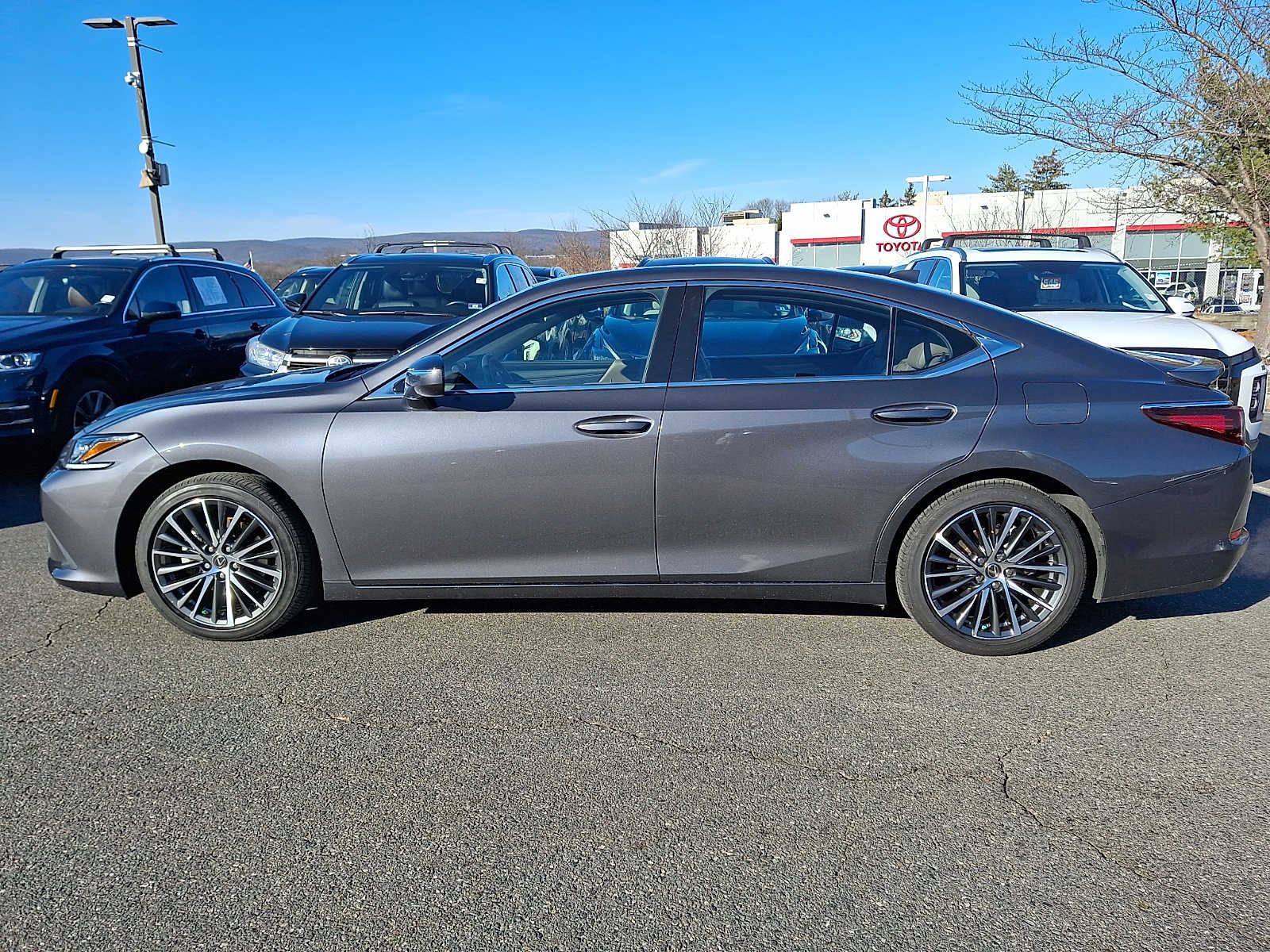 Thumbnail: 2023 Lexus ES - 5