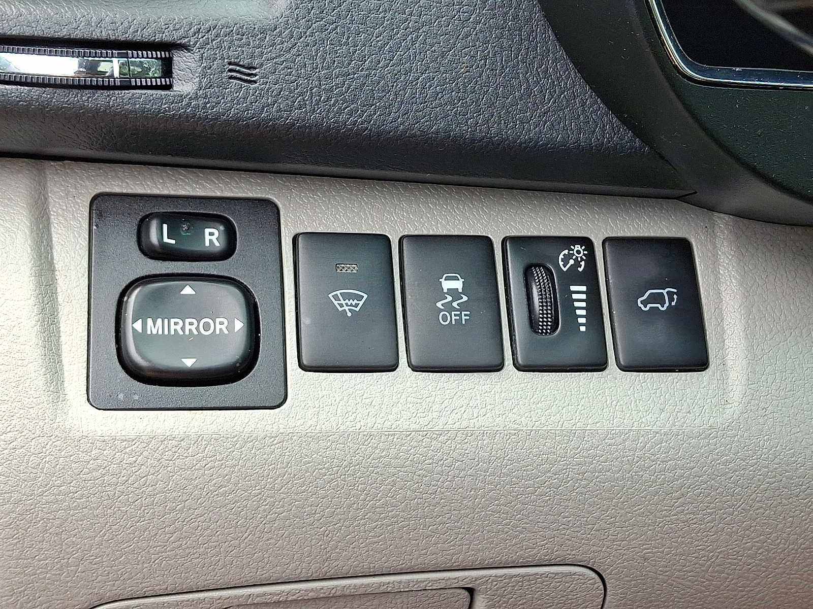 Thumbnail: 2011 Toyota Highlander - 26
