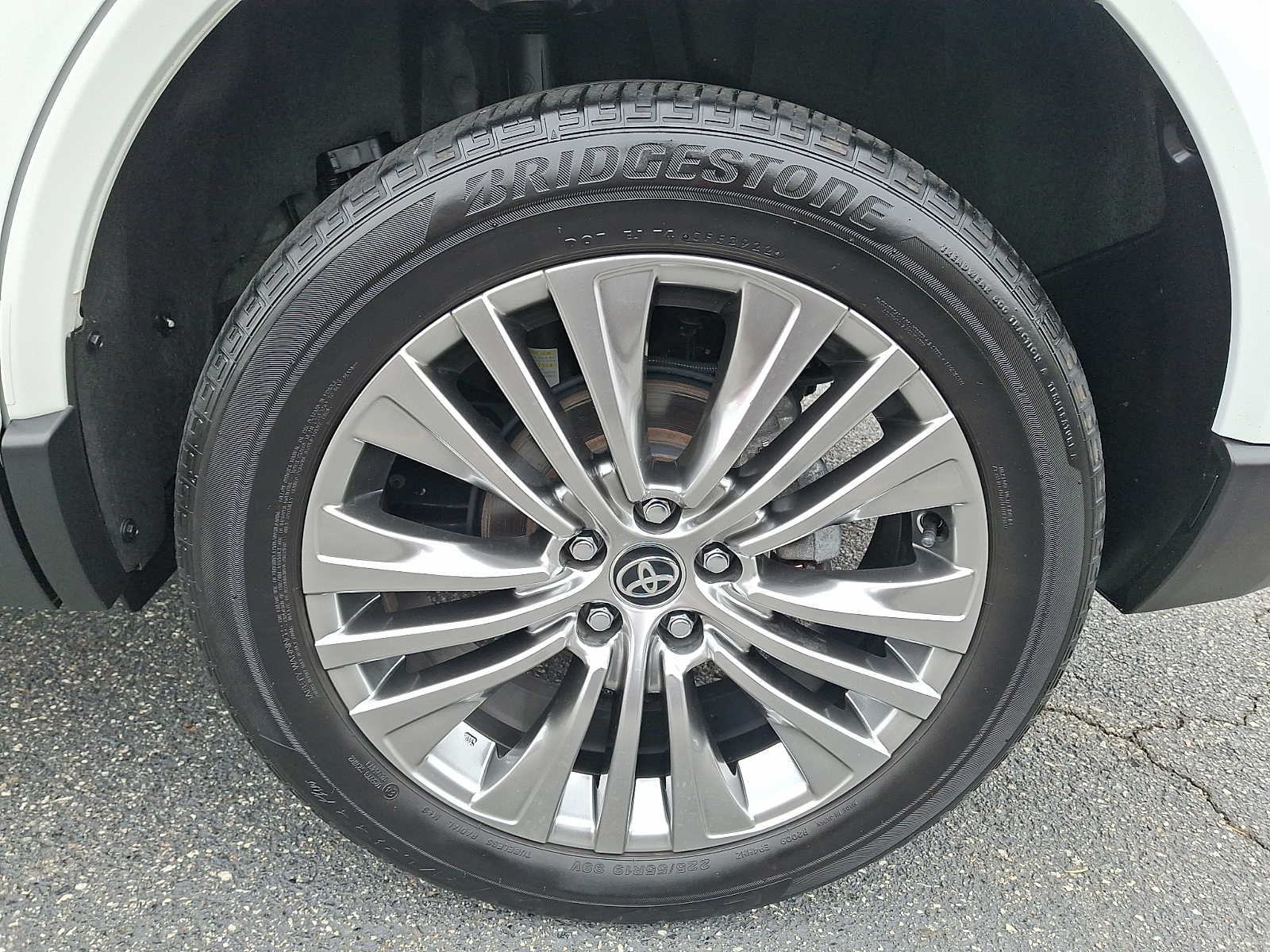 Thumbnail: 2023 Toyota Venza - 8