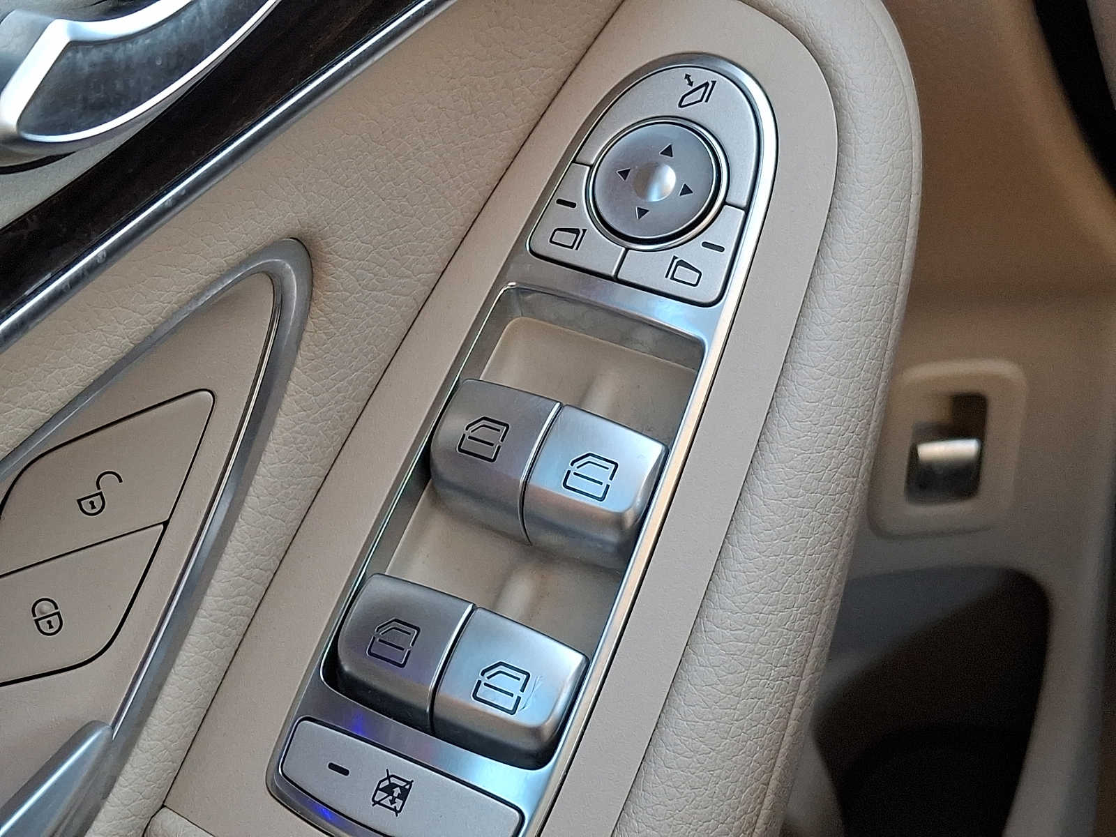 Thumbnail: 2022 Mercedes-Benz GLC - 22