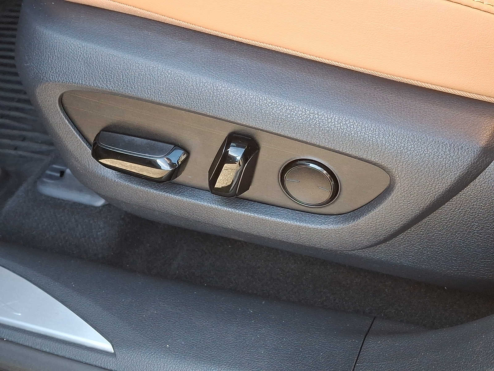 Thumbnail: 2025 Lexus RX - 10