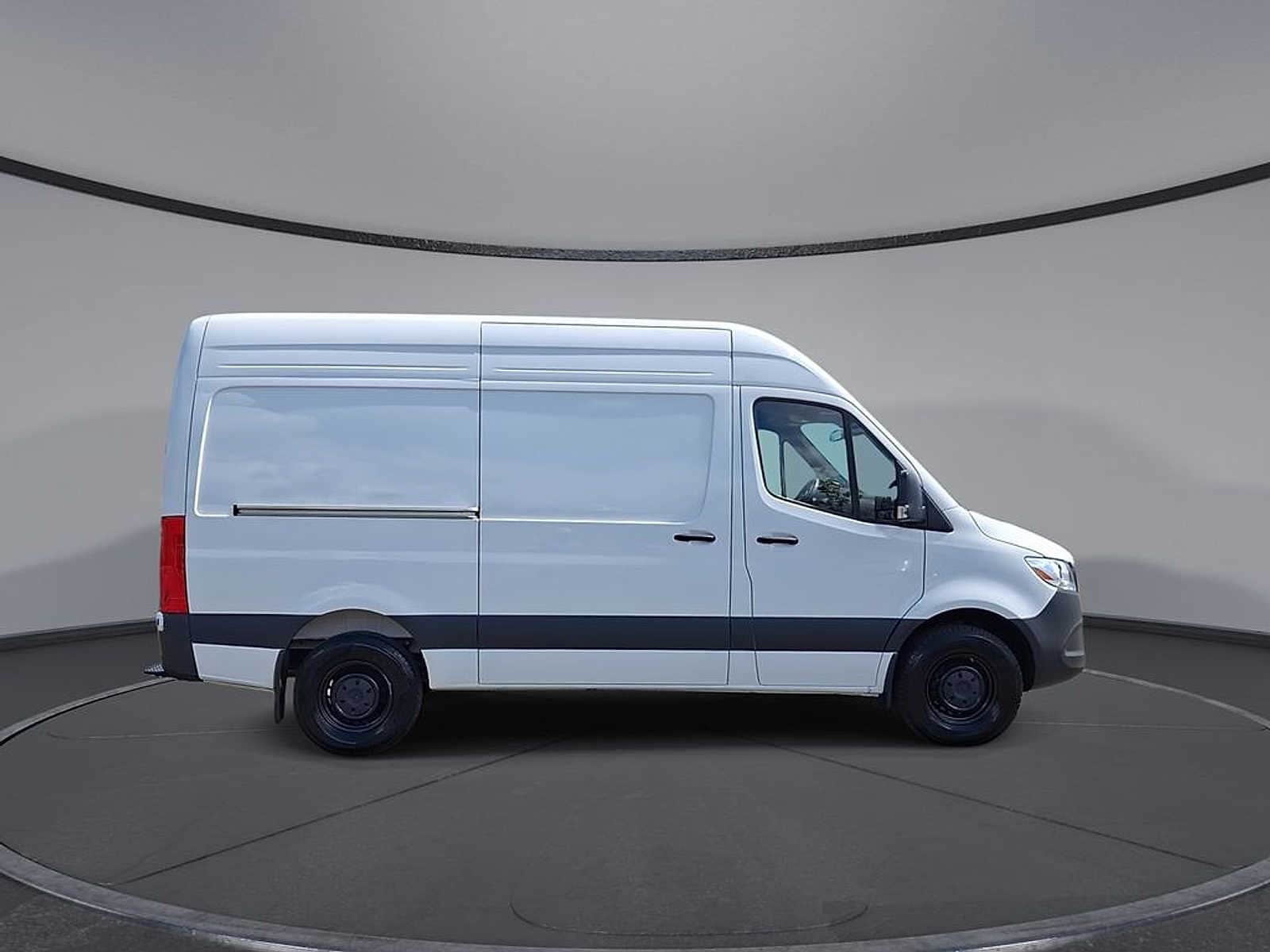 Thumbnail: 2025 Mercedes-Benz Sprinter - 9