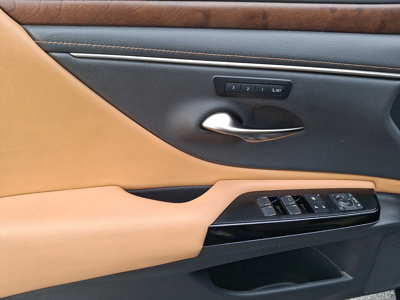 Thumbnail: 2022 Lexus ES - 8