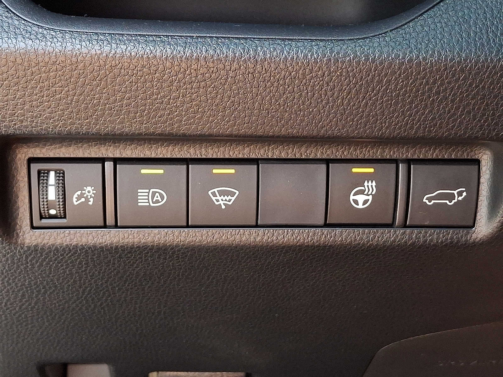 Thumbnail: 2020 Toyota RAV4 - 24