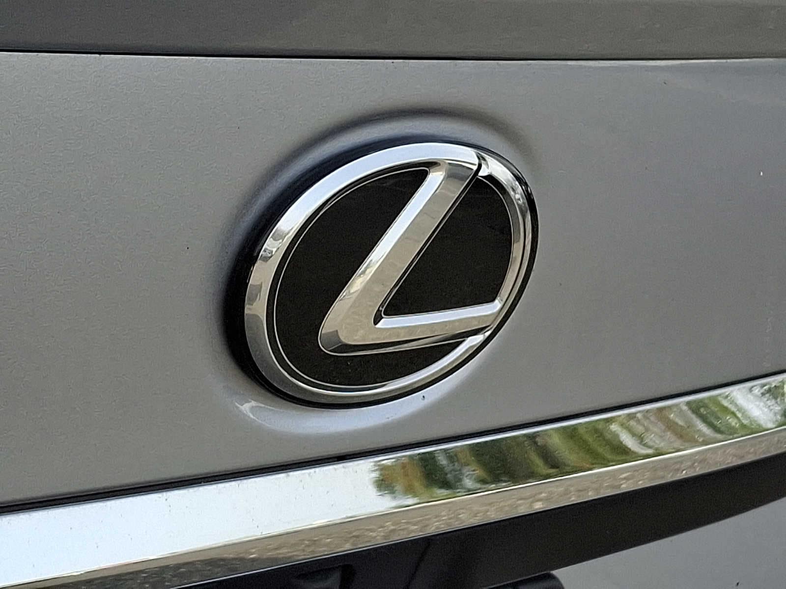 Thumbnail: 2023 Lexus ES - 28