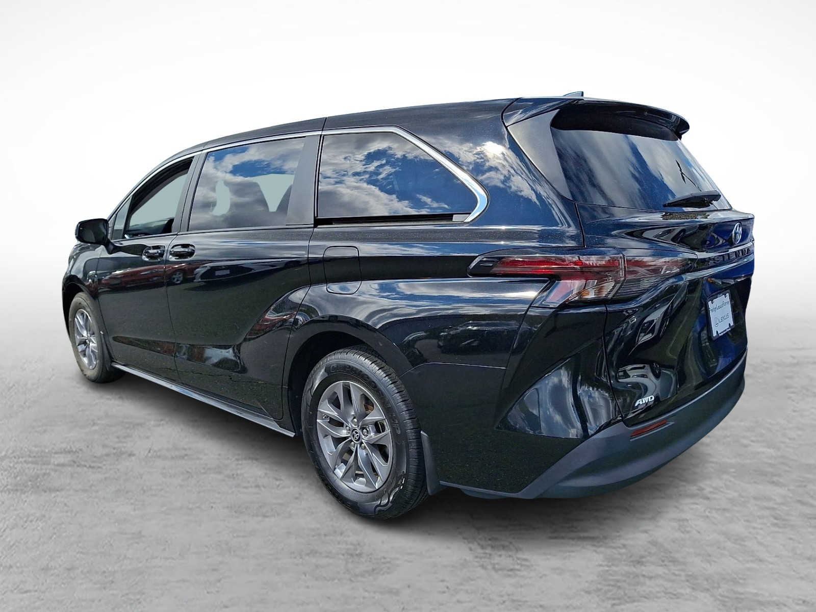 Thumbnail: 2023 Toyota Sienna - 4