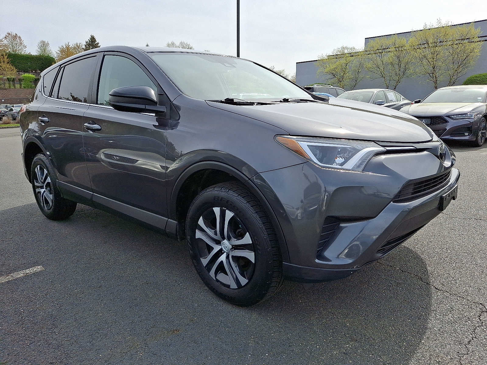 Thumbnail: 2018 Toyota RAV4 - 3
