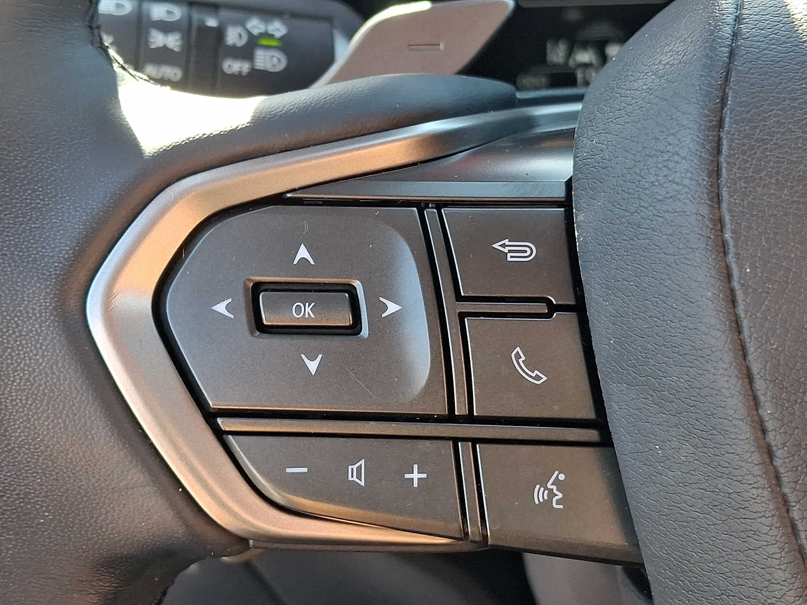Thumbnail: 2024 Lexus ES - 17