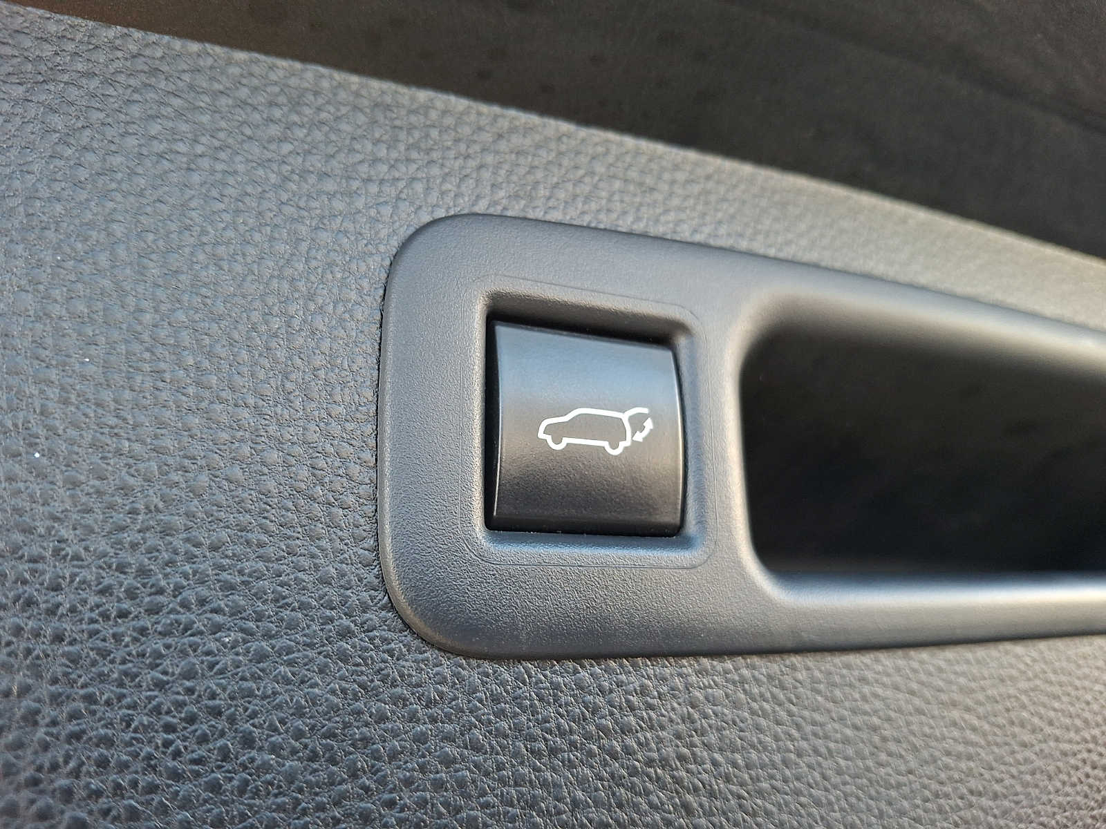 Thumbnail: 2022 Toyota Highlander - 28