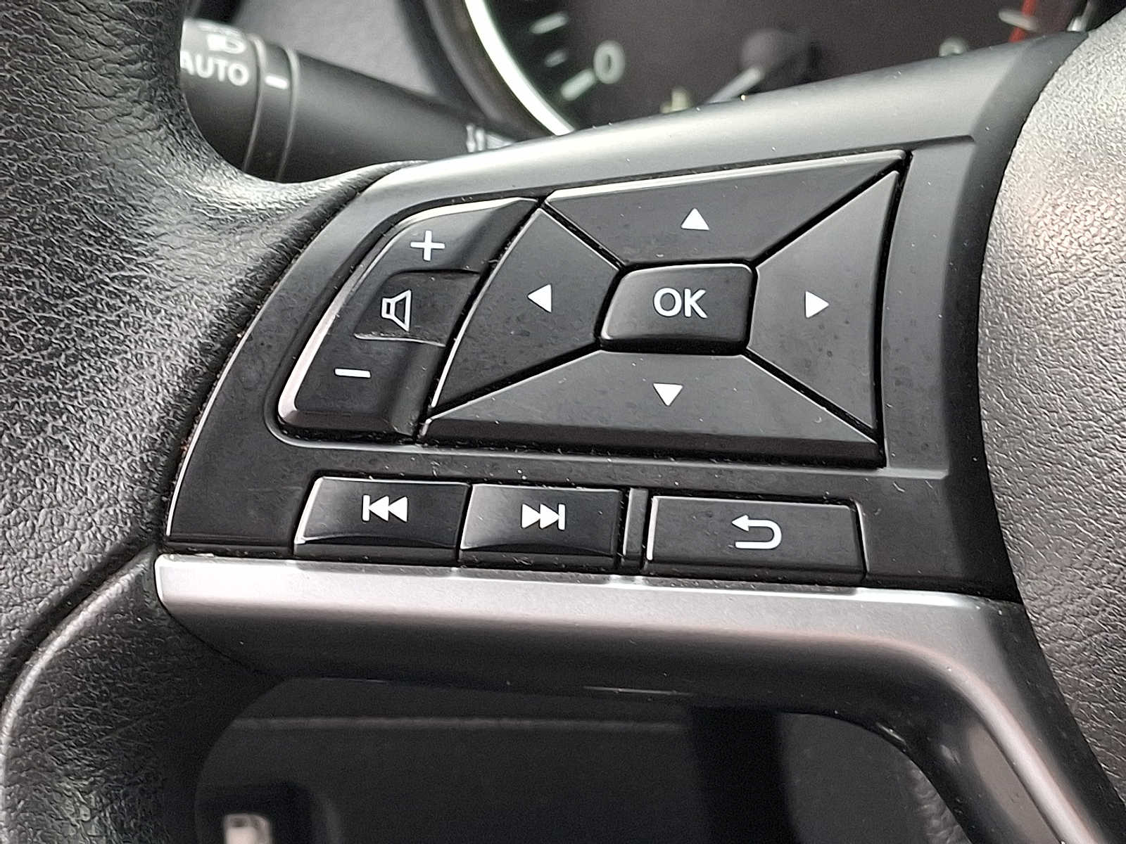 Thumbnail: 2019 Nissan Rogue - 16