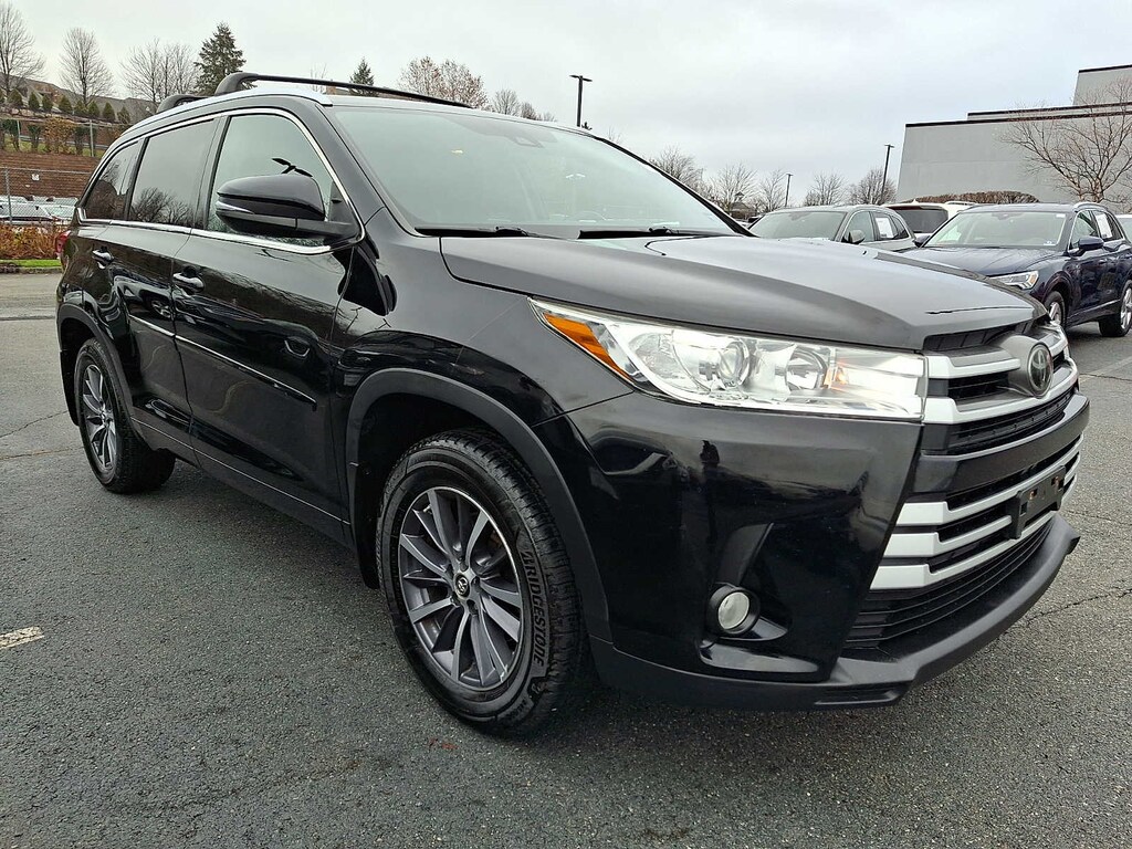 Used 2017 Toyota Highlander XLE V6 SUV