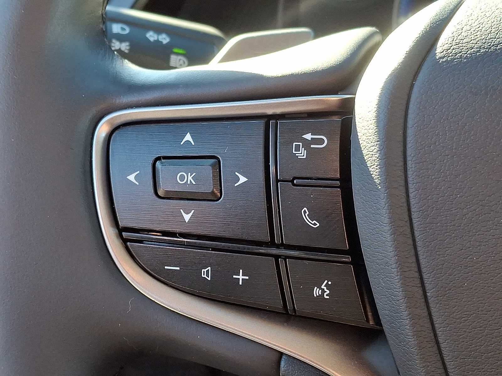 Thumbnail: 2023 Lexus ES - 18