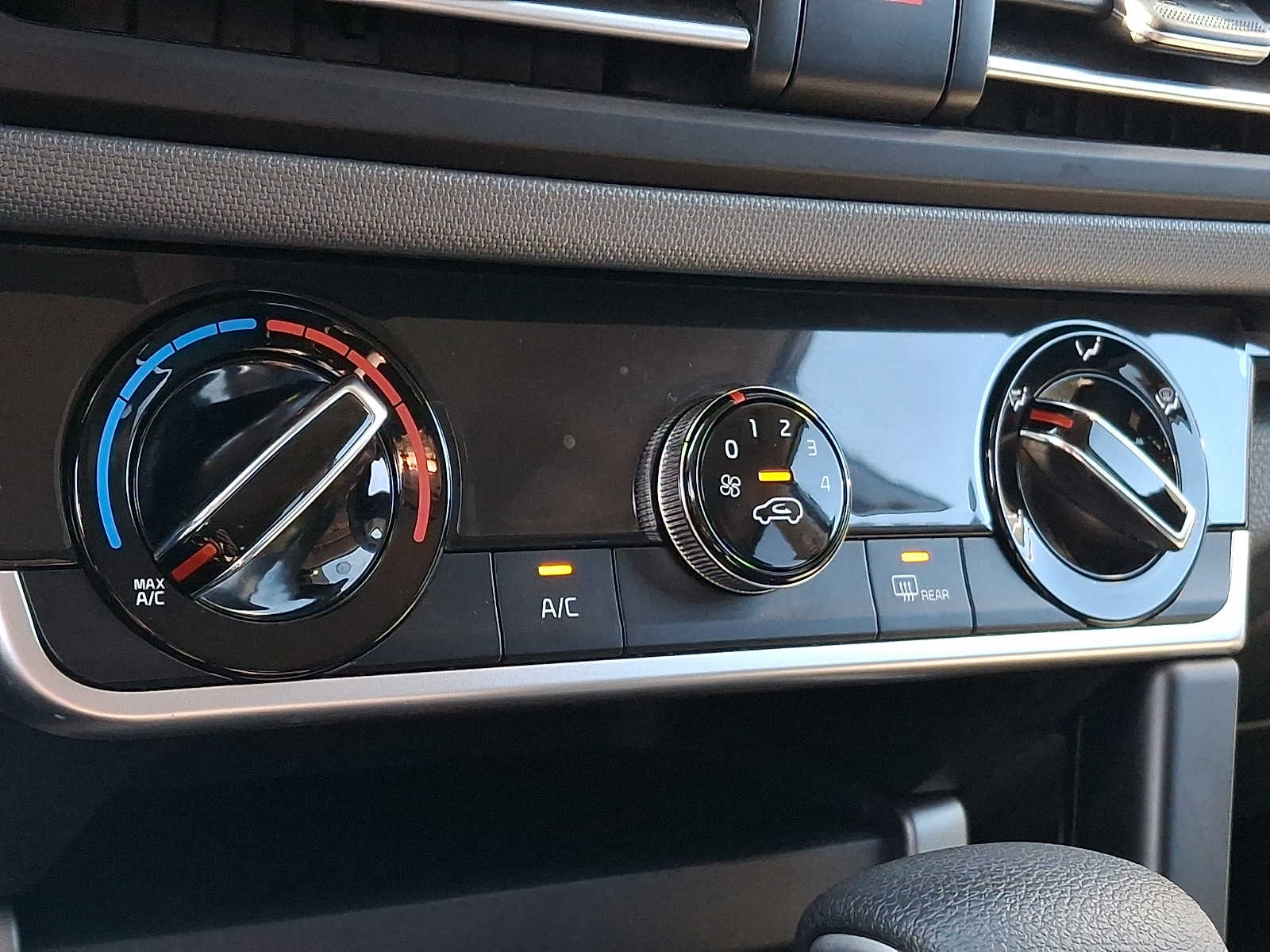 Thumbnail: 2023 Kia Seltos - 14