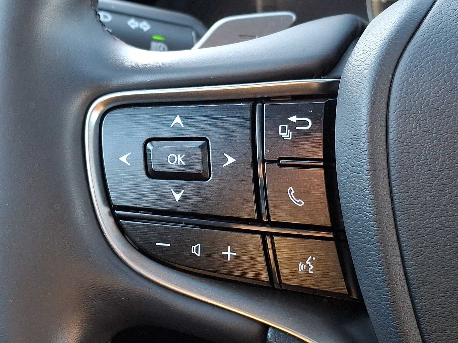 Thumbnail: 2023 Lexus ES - 18