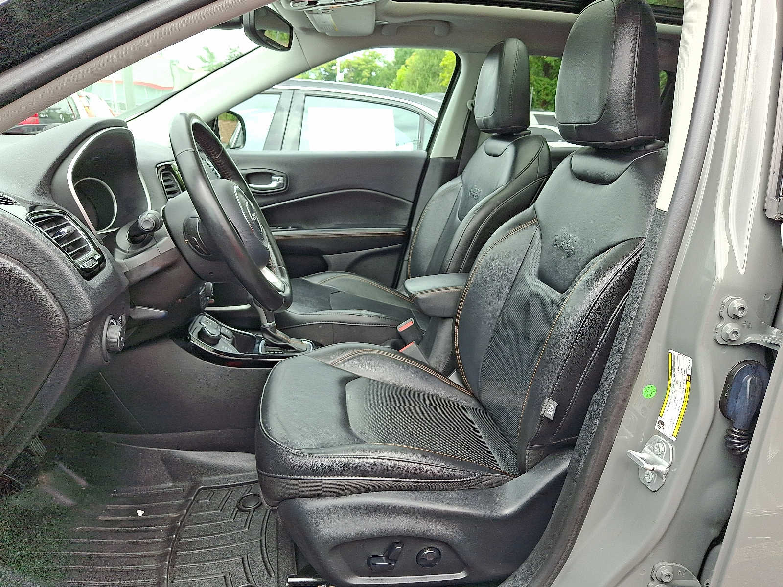 Thumbnail: 2019 Jeep Compass - 9
