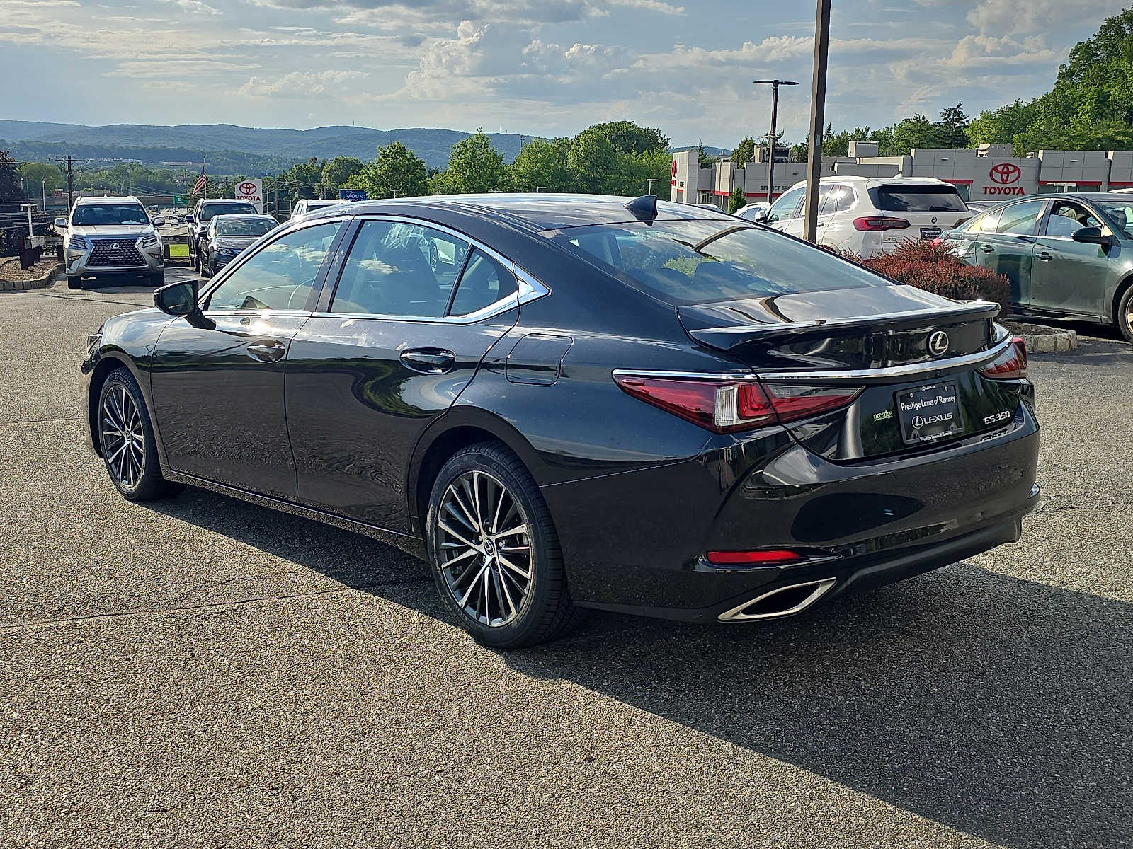 Thumbnail: 2023 Lexus ES - 6