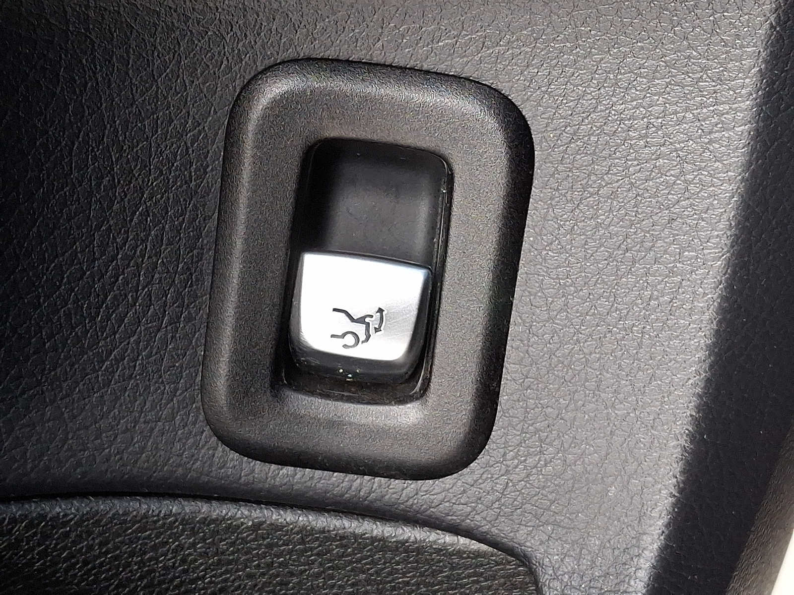 Thumbnail: 2017 Mercedes-Benz C-Class - 24