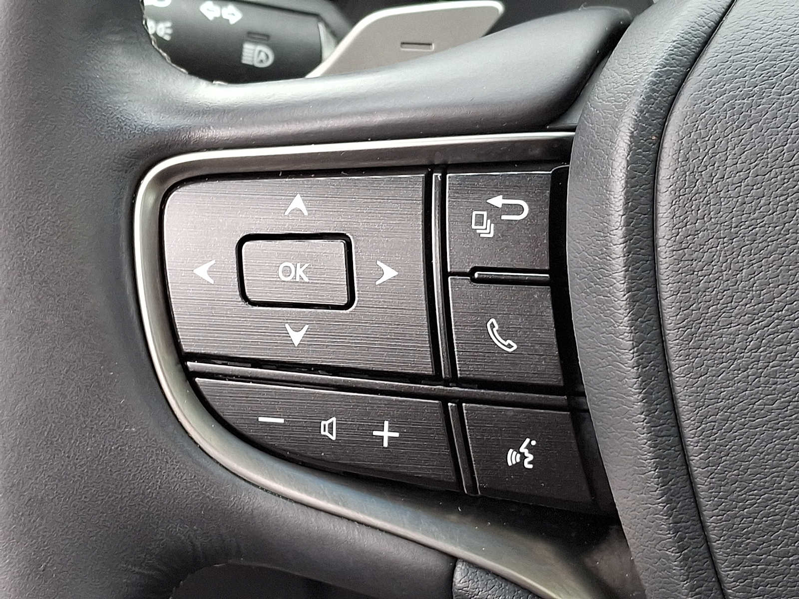 Thumbnail: 2019 Lexus ES - 18