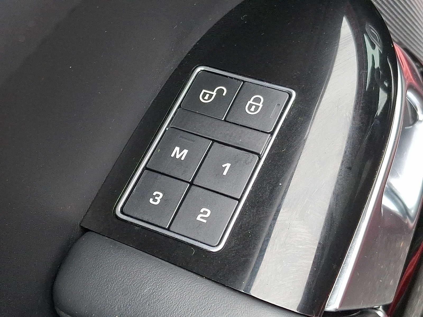 Thumbnail: 2020 Land Rover Range Rover Sport - 25