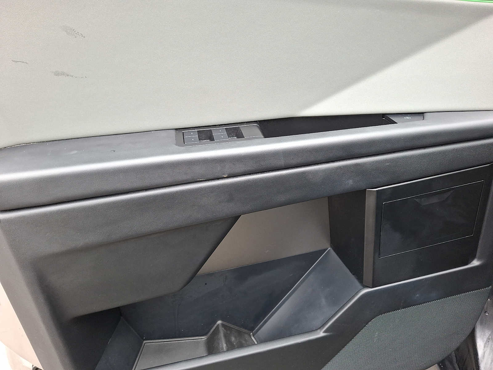 Thumbnail: 2025 Tesla Cybertruck - 10