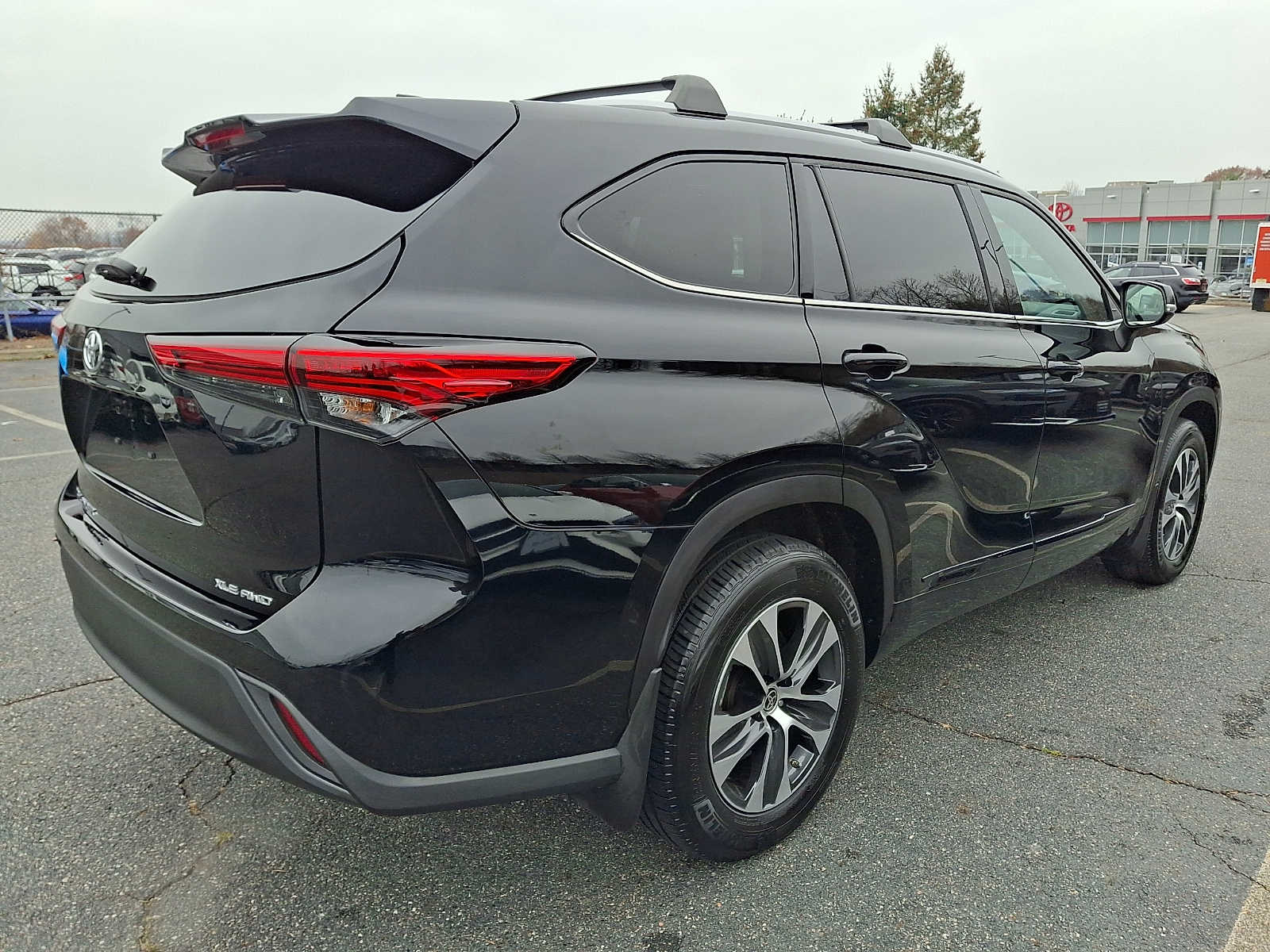 Thumbnail: 2022 Toyota Highlander - 3