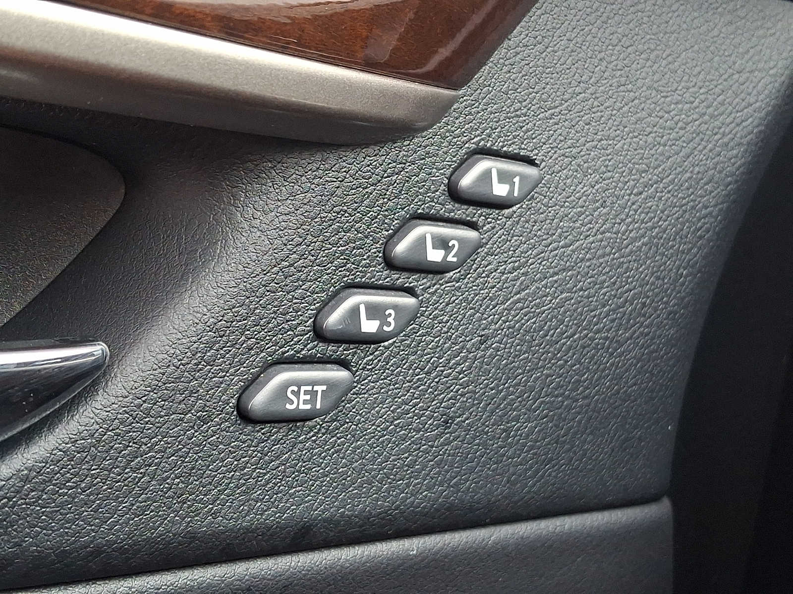 Thumbnail: 2013 Lexus ES - 26