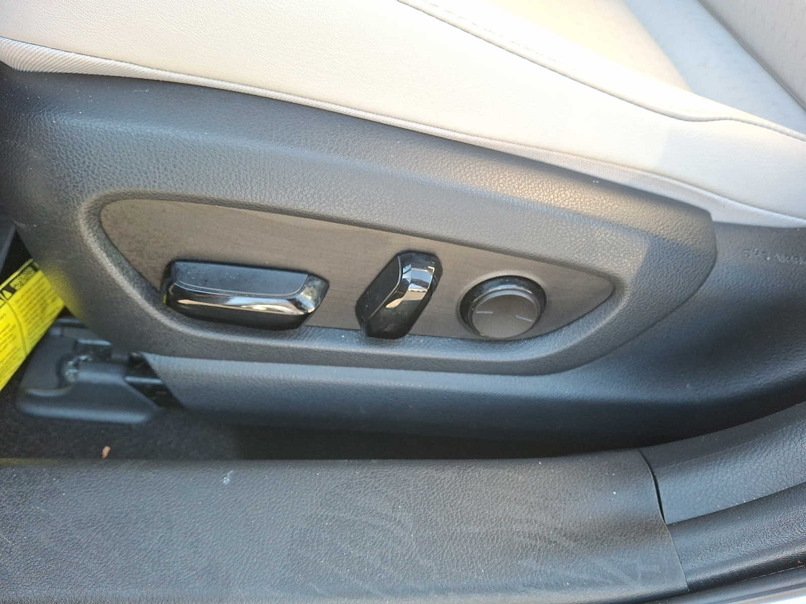 Thumbnail: 2022 Lexus UX - 12