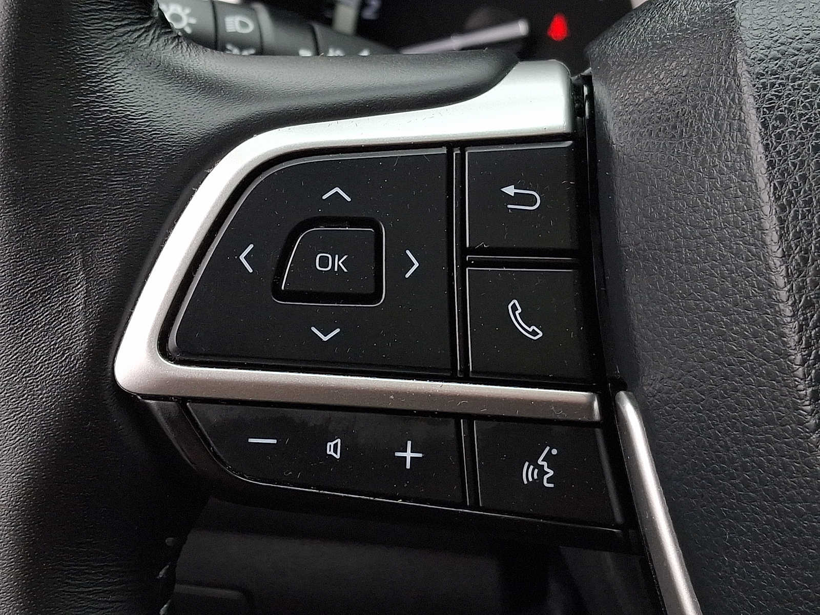 Thumbnail: 2022 Toyota Highlander - 17