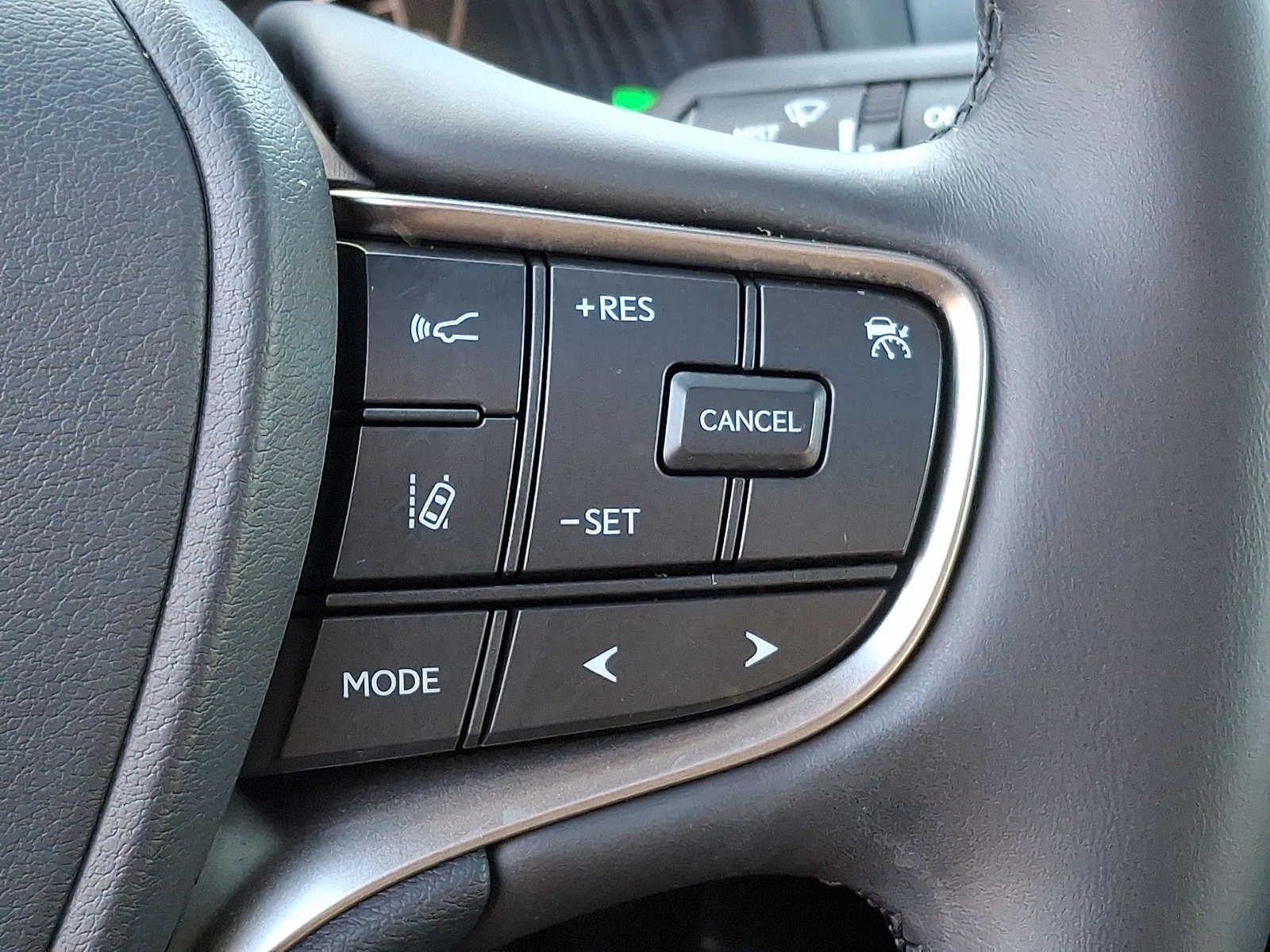 Thumbnail: 2023 Lexus UX - 19