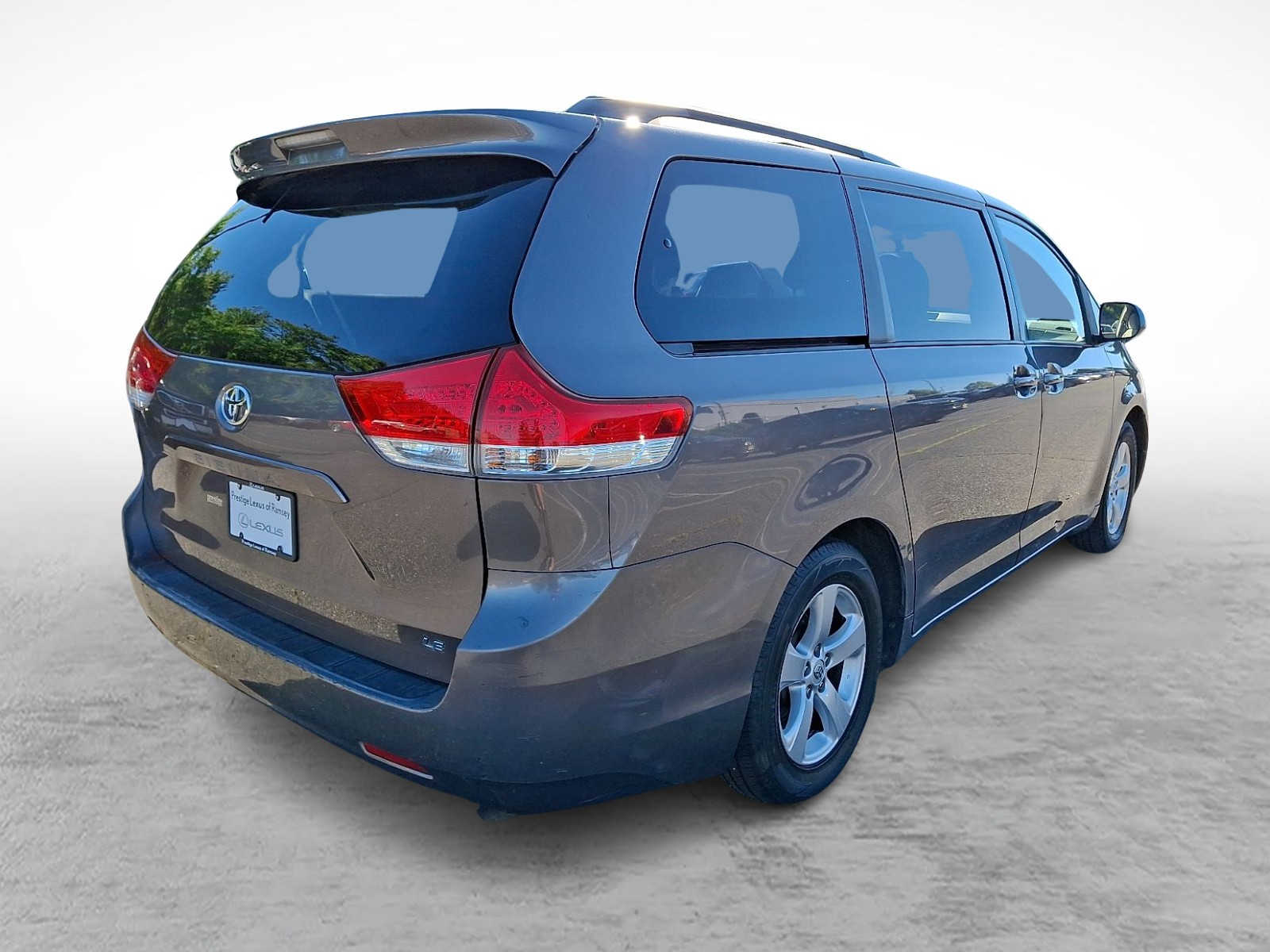 Thumbnail: 2014 Toyota Sienna - 4