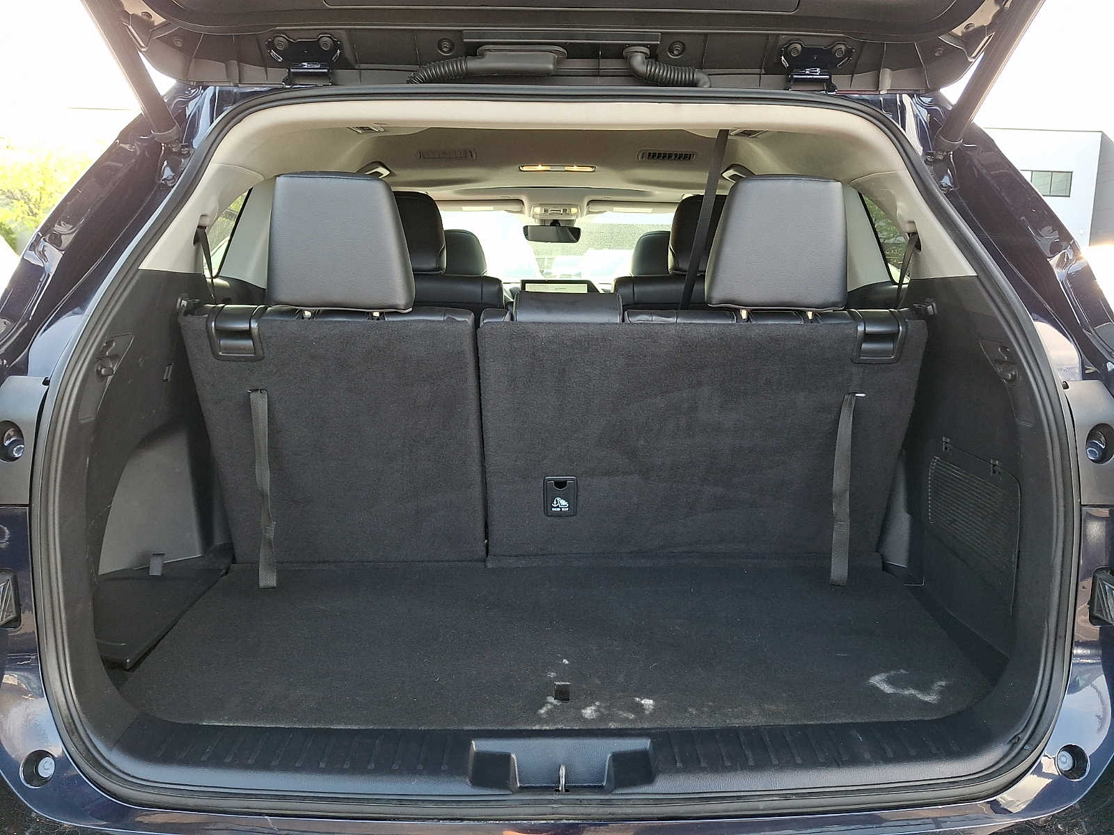 Thumbnail: 2023 Toyota Highlander - 28