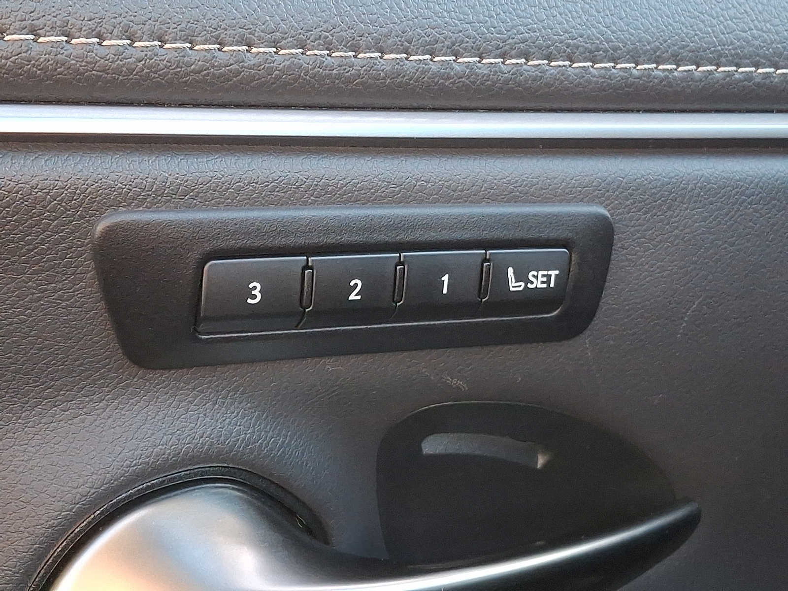 Thumbnail: 2025 Lexus ES - 24