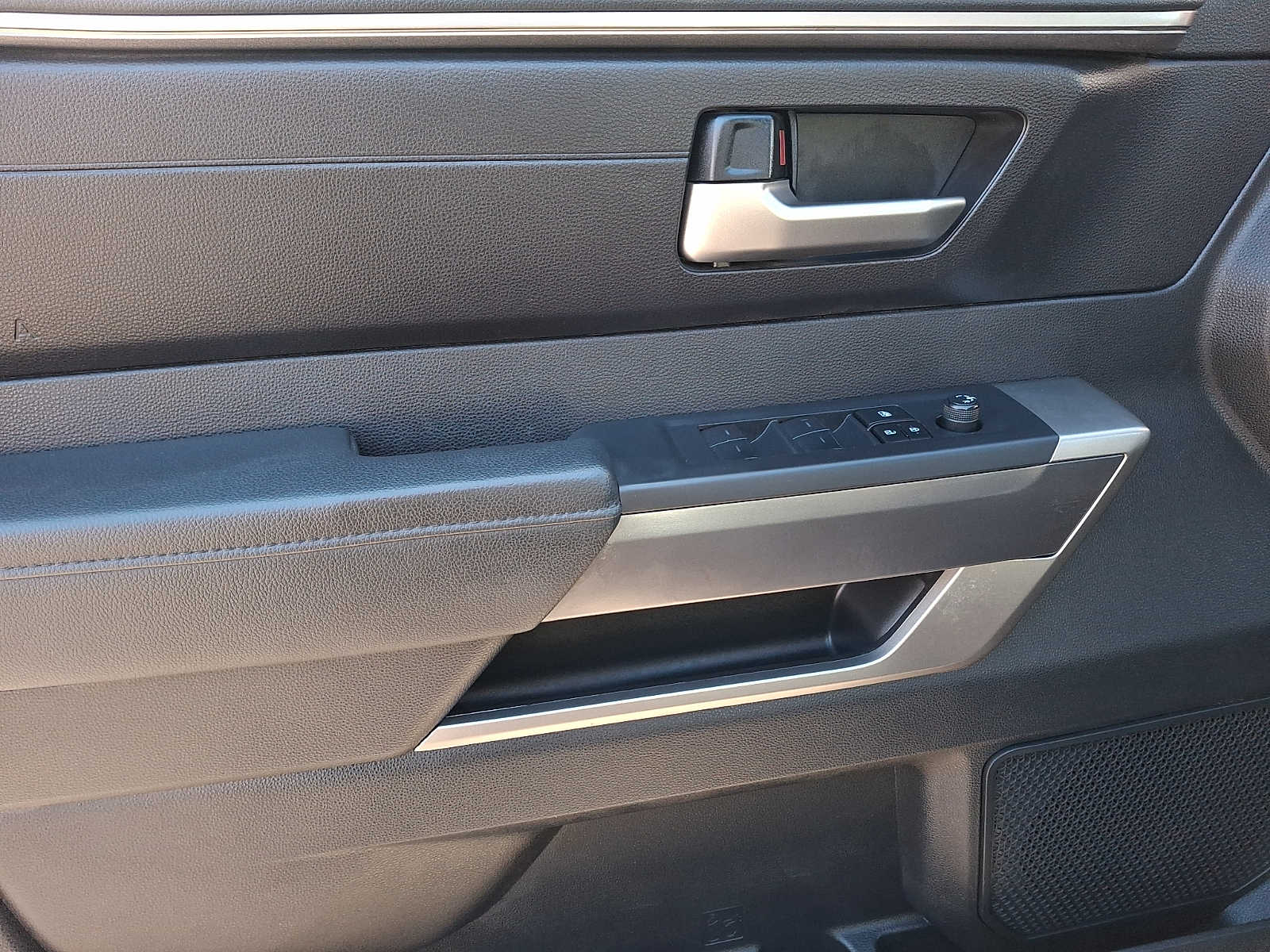 Thumbnail: 2023 Toyota Tundra - 9