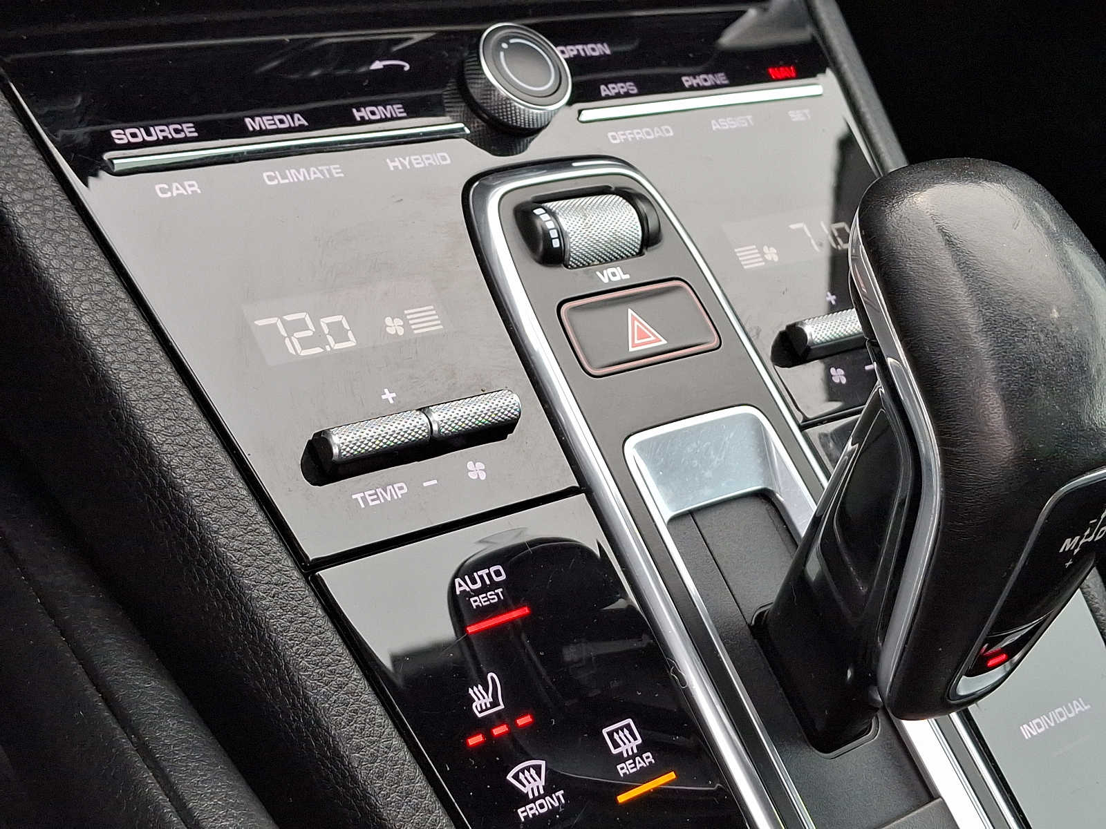 Thumbnail: 2020 Porsche Cayenne - 14