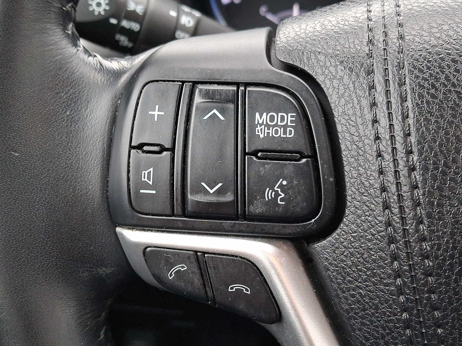 Thumbnail: 2017 Toyota Highlander - 18