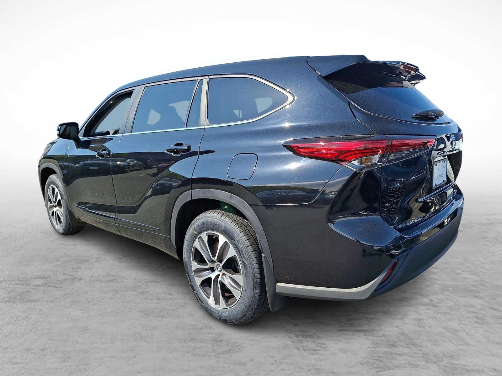 Thumbnail: 2023 Toyota Highlander - 4