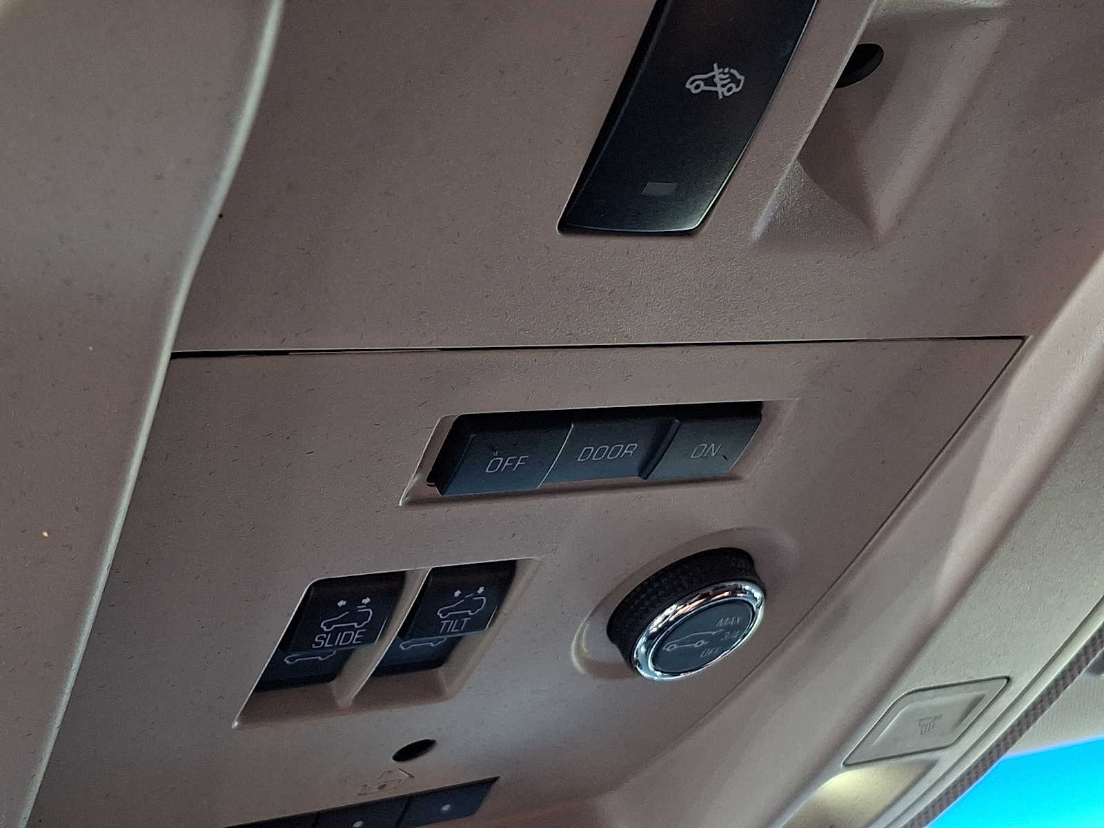 Thumbnail: 2017 Cadillac Escalade - 25