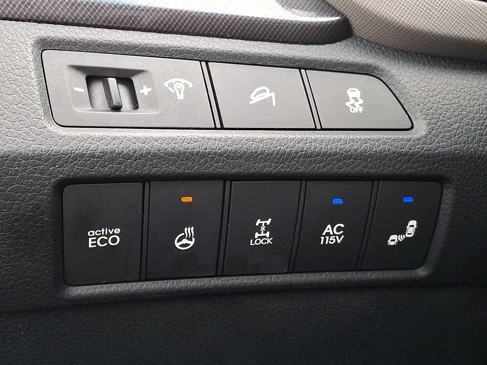 Thumbnail: 2015 Hyundai Santa Fe - 25