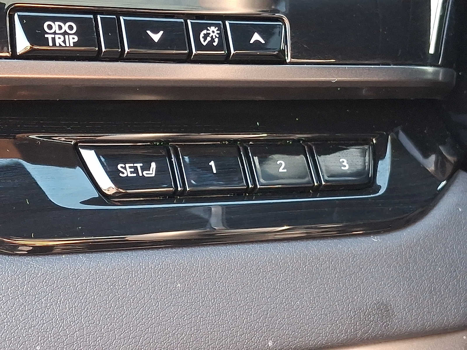 Thumbnail: 2025 Lexus RX - 23