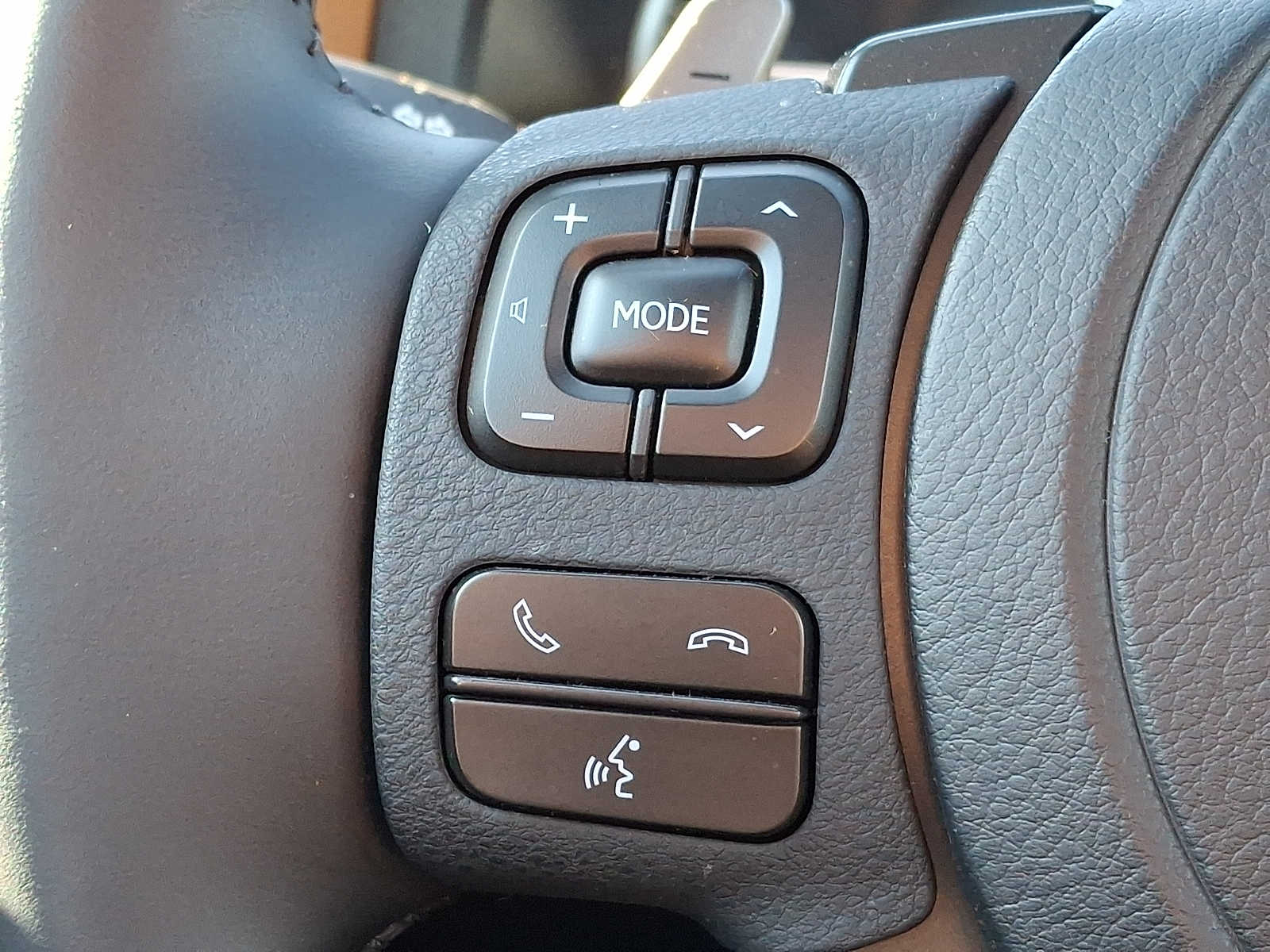 Thumbnail: 2025 Lexus IS - 18